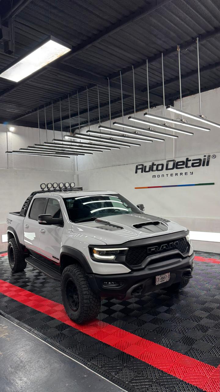 RAM TRX con accesorios 4x4