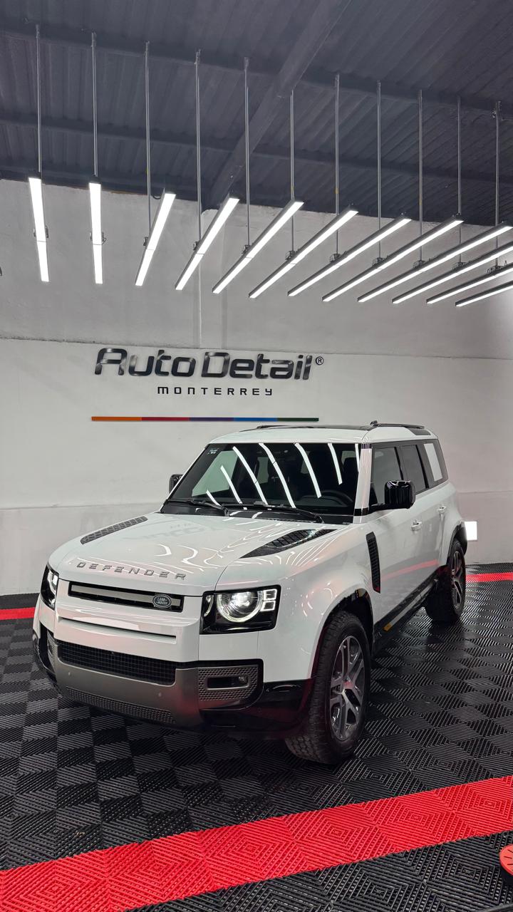 Land Rover Defender en Auto Detail Monterrey