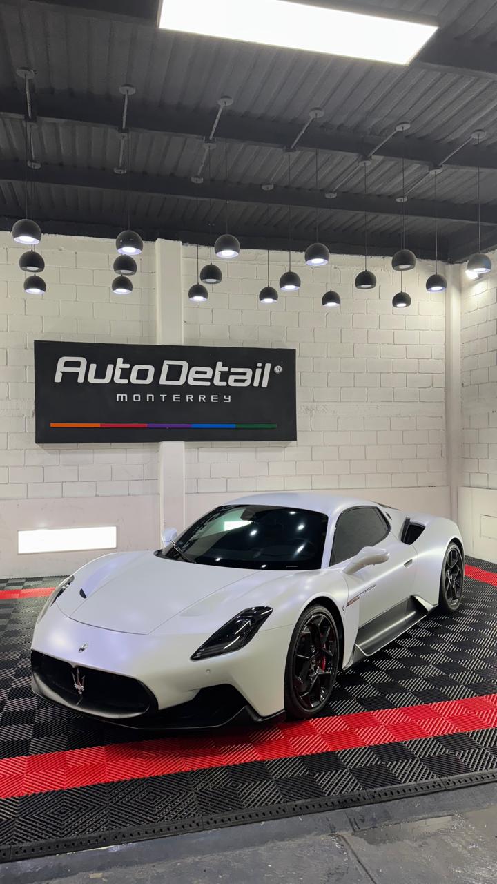 Maserati MC20 en taller Auto Detail Monterrey